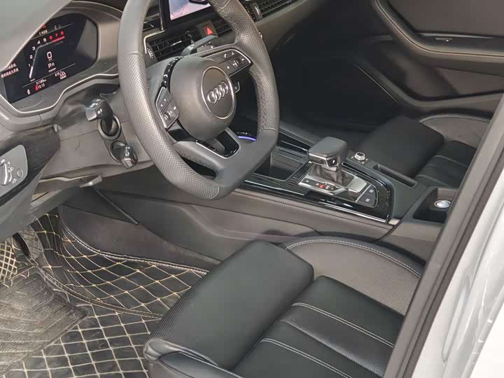 Фото 3 - Audi A4L