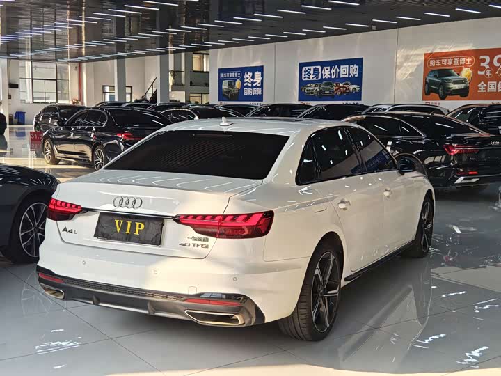 Фото 8 - Audi A4L