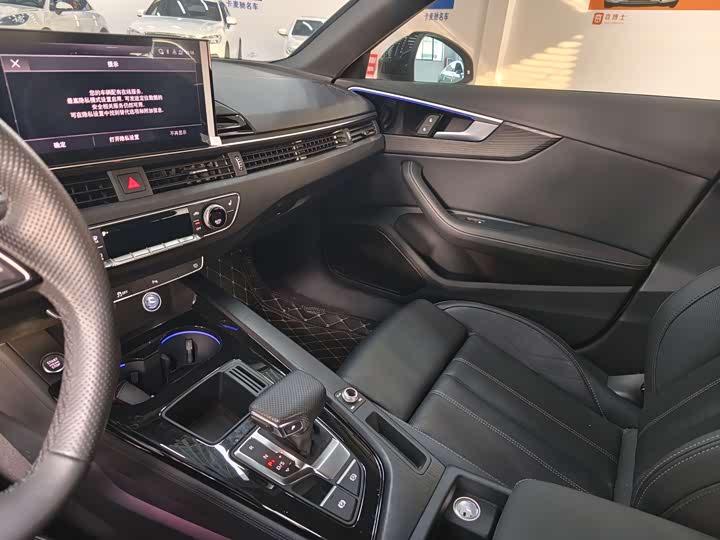 Фото 9 - Audi A4L