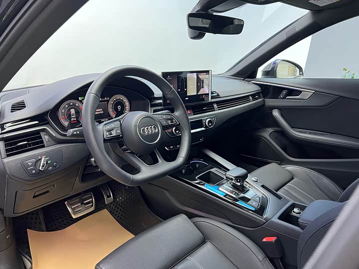 Фото 4 - Audi A4L