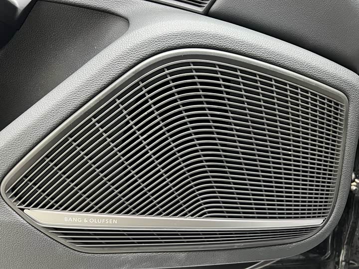 Фото 6 - Audi A4L