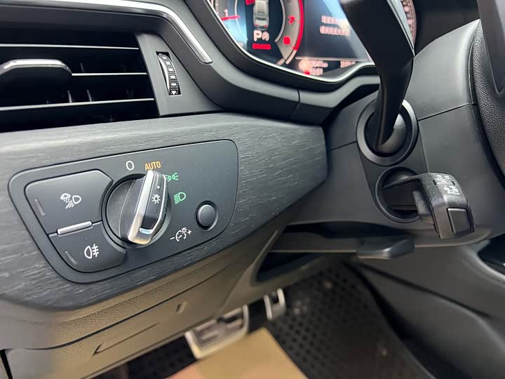 Фото 7 - Audi A4L