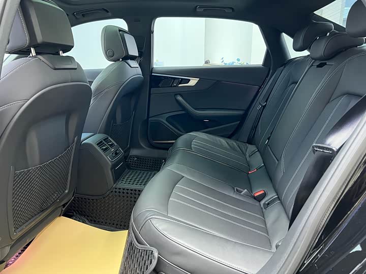 Фото 9 - Audi A4L