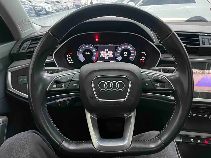 Фото 8 - Audi Q3