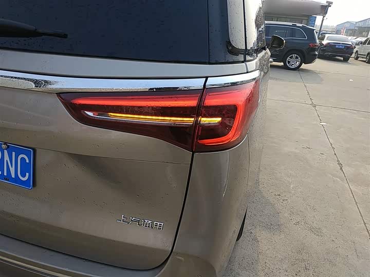 Фото 8 - Buick GL8 ES