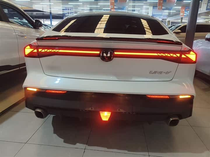 Фото 6 - Changan UNI-V