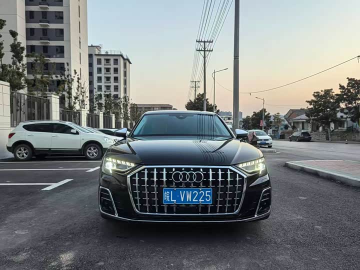 Фото 2 - Audi A8
