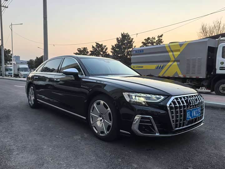Фото 3 - Audi A8