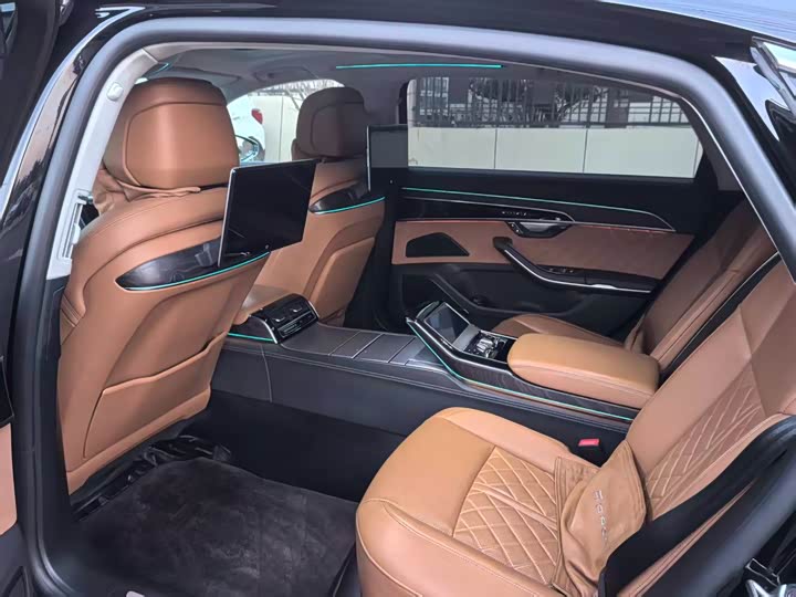 Фото 5 - Audi A8