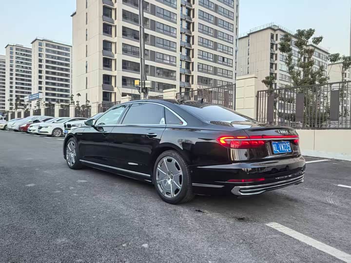 Фото 7 - Audi A8