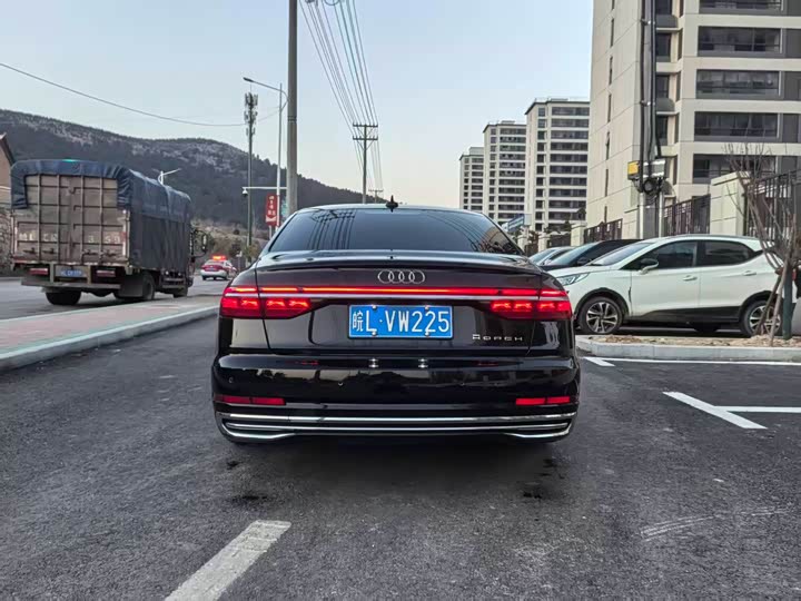 Фото 8 - Audi A8
