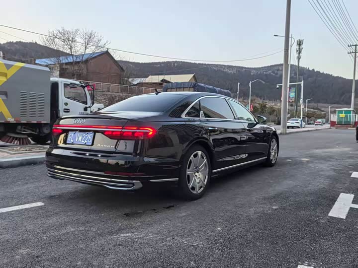 Фото 9 - Audi A8