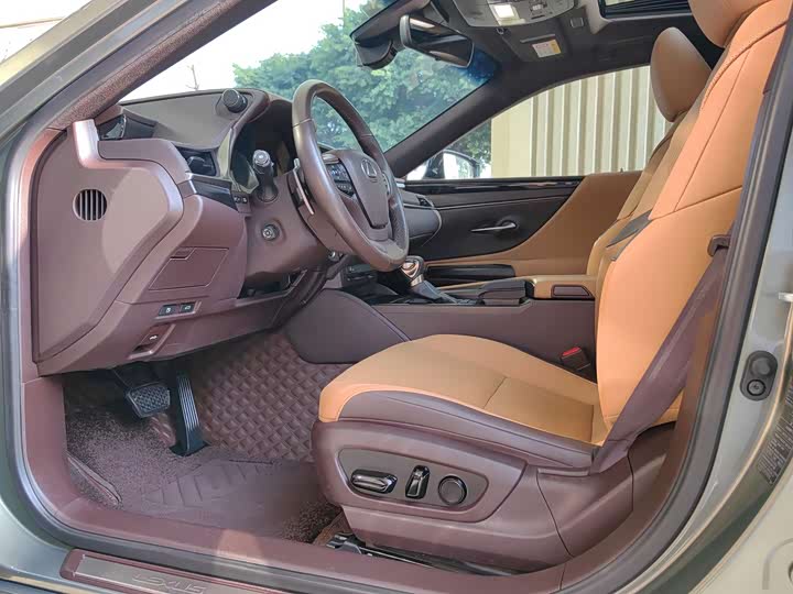 Фото 4 - Lexus ES