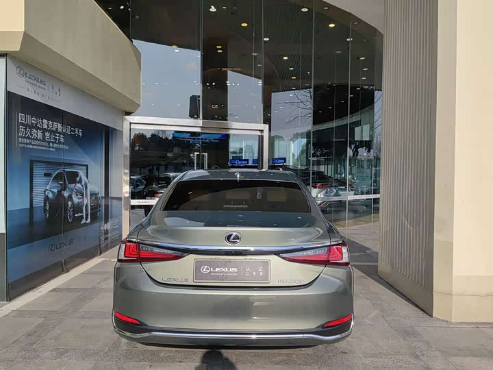 Фото 5 - Lexus ES