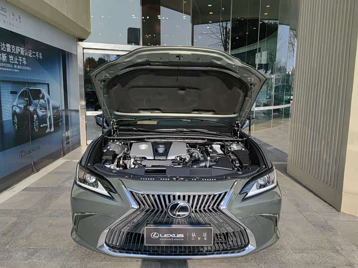 Фото 6 - Lexus ES