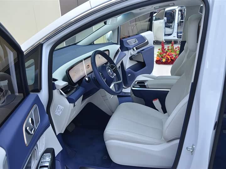 Фото 4 - Buick GL8 Century