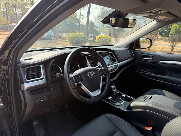 Фото 7 - Toyota Highlander