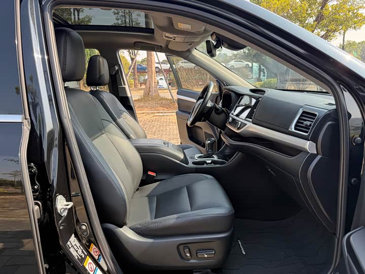 Фото 8 - Toyota Highlander