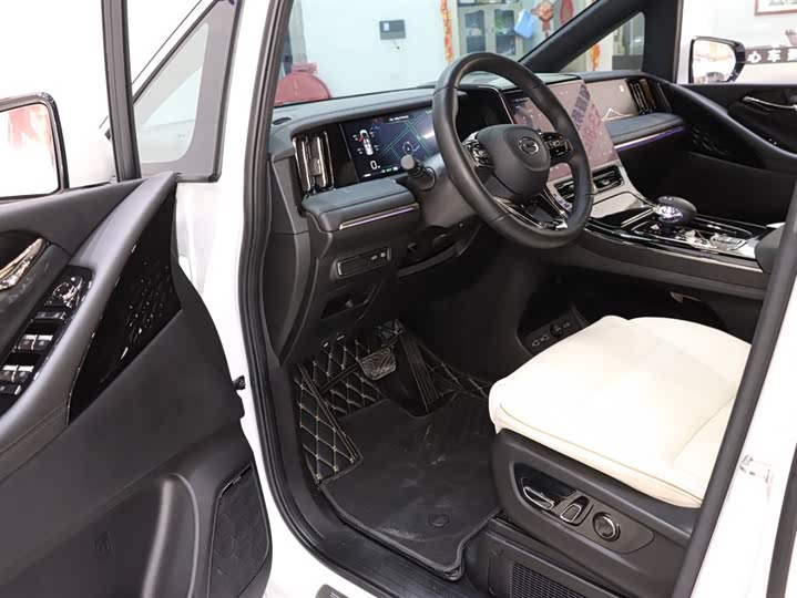 Фото 9 - GAC Trumpchi M8