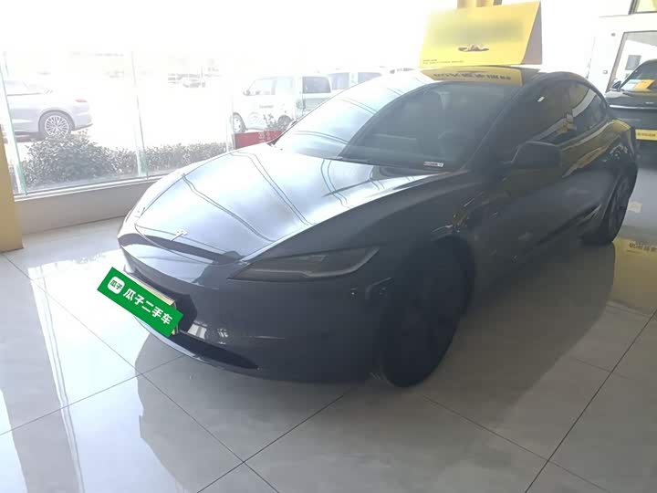 Фото 1 - Tesla Model 3