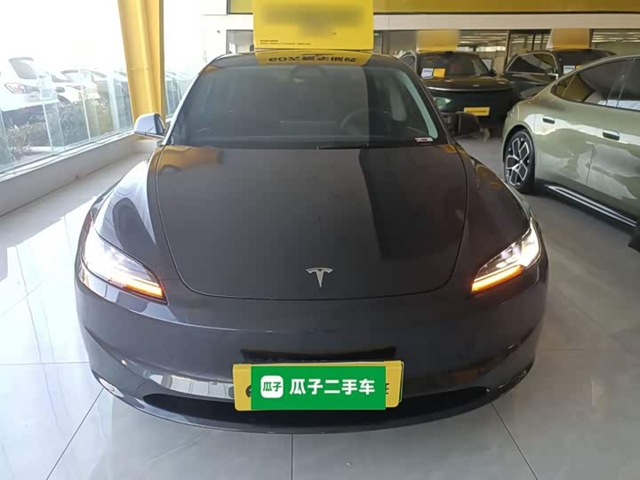 Фото 3 - Tesla Model 3