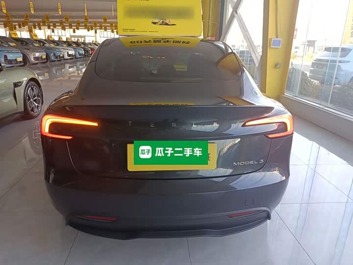 Фото 6 - Tesla Model 3