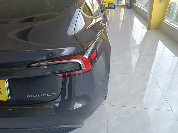 Фото 8 - Tesla Model 3