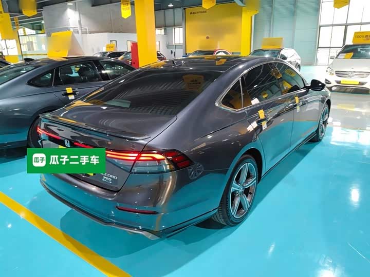 Фото 7 - Honda Accord