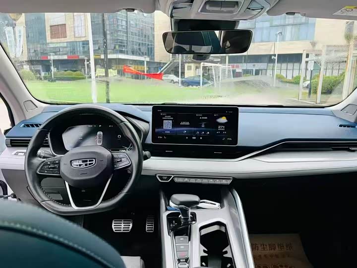 Фото 4 - Geely Preface