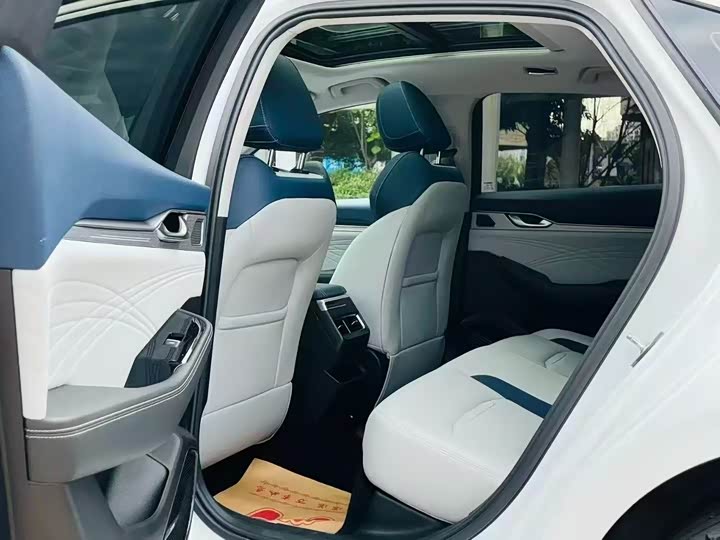 Фото 6 - Geely Preface