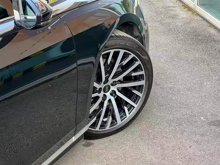 Фото 5 - Audi A8