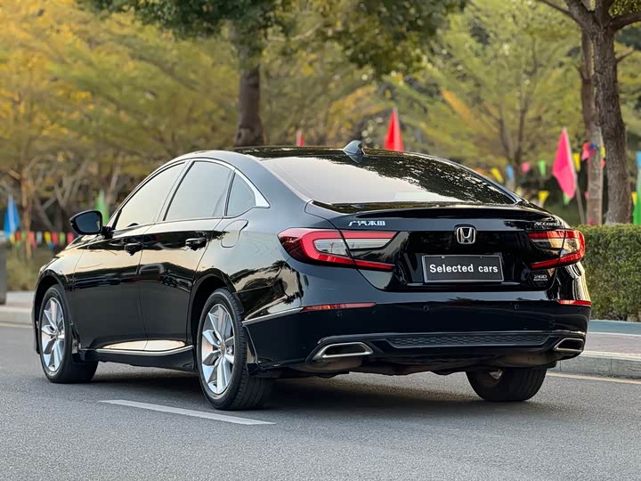 Фото 4 - Honda Accord