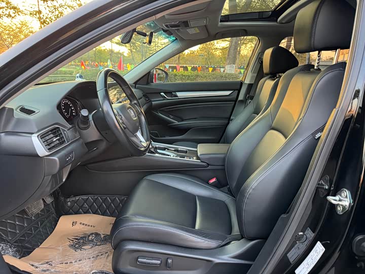 Фото 7 - Honda Accord