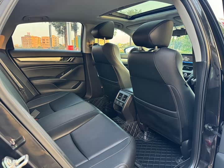 Фото 9 - Honda Accord