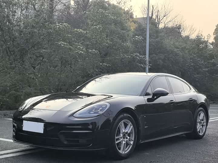 Фото 1 - Porsche Panamera