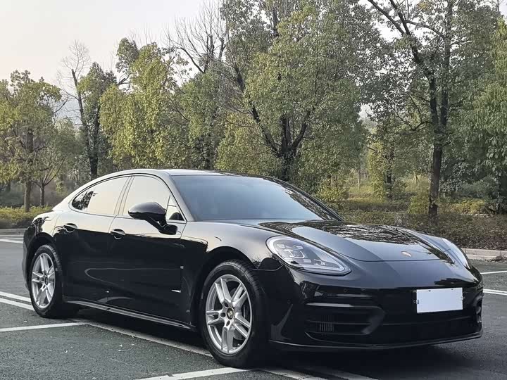 Фото 2 - Porsche Panamera