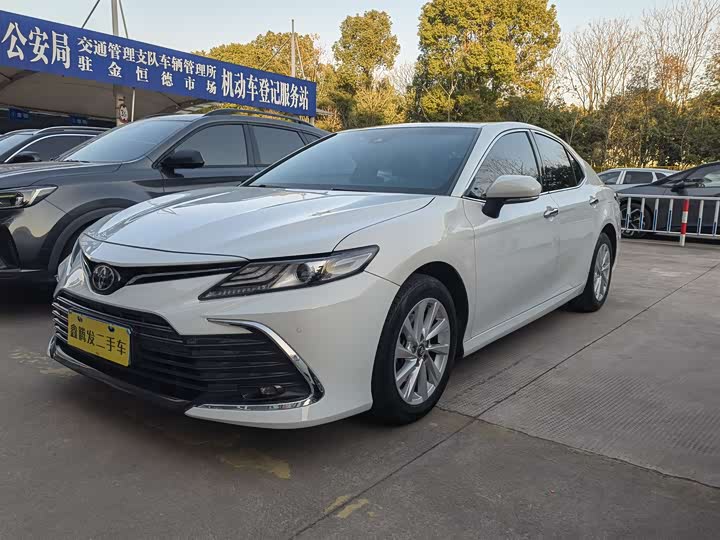 Фото 1 - Toyota Camry