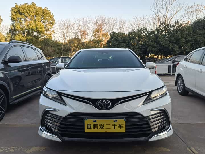 Фото 2 - Toyota Camry