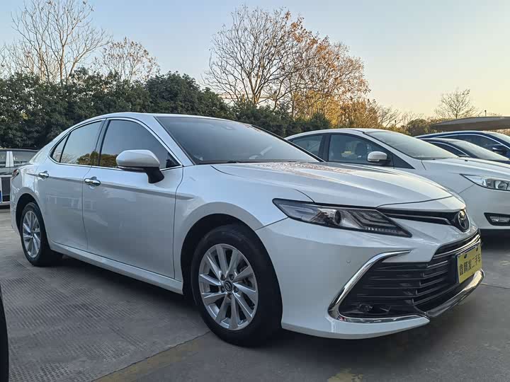 Фото 3 - Toyota Camry