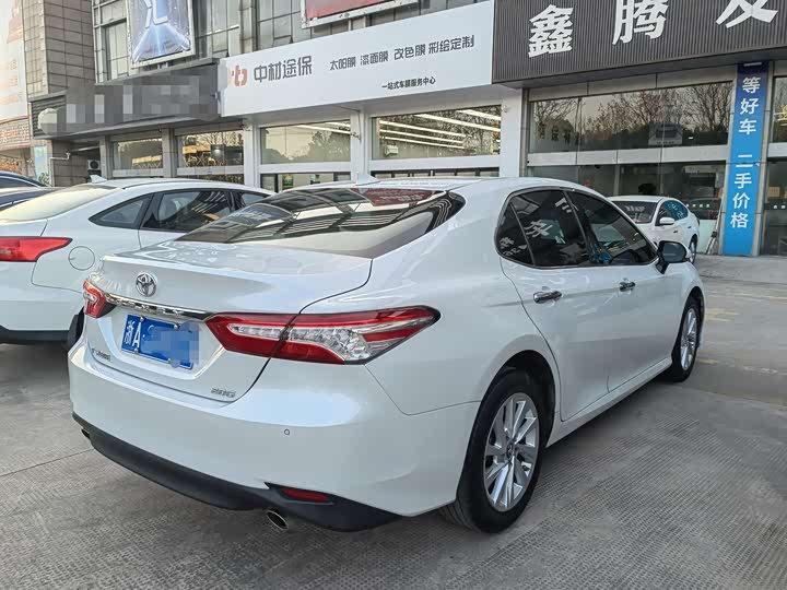 Фото 4 - Toyota Camry