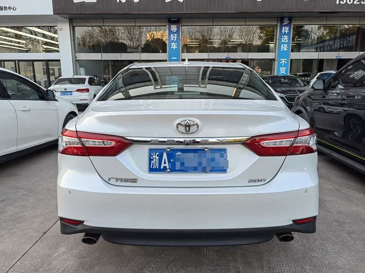 Фото 5 - Toyota Camry
