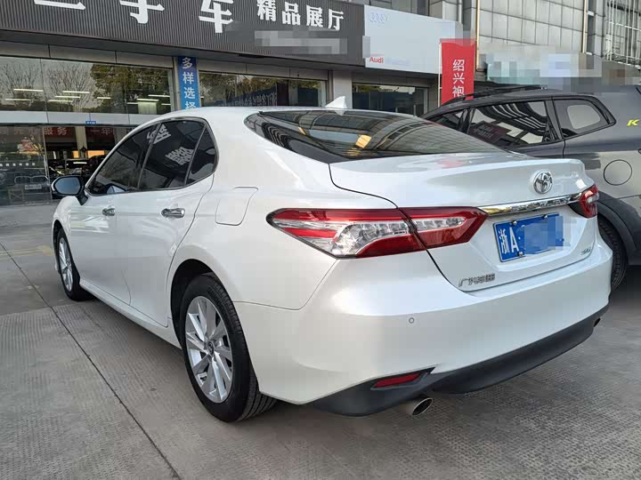 Фото 6 - Toyota Camry