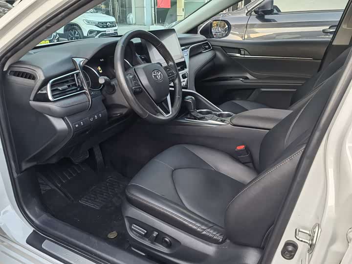 Фото 7 - Toyota Camry