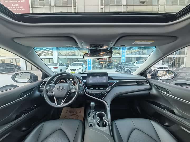 Фото 9 - Toyota Camry