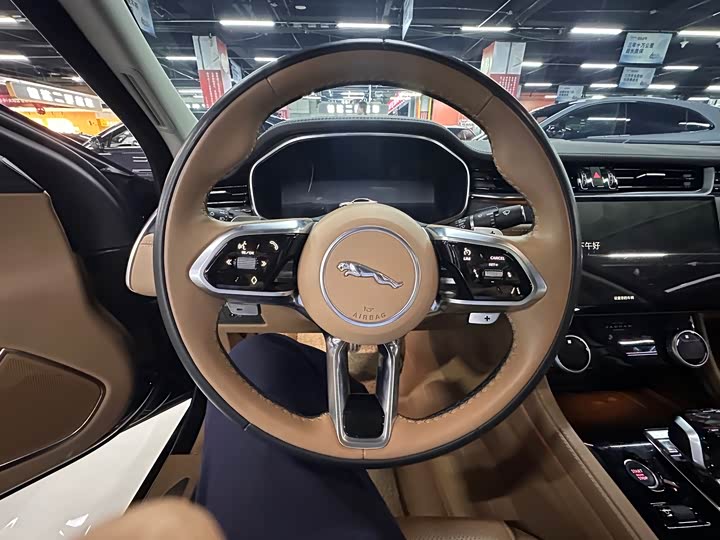 Фото 7 - Jaguar XF L