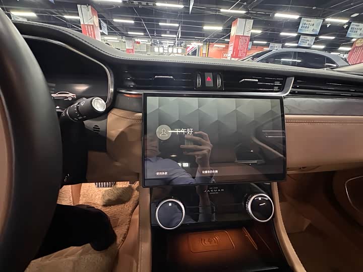 Фото 8 - Jaguar XF L