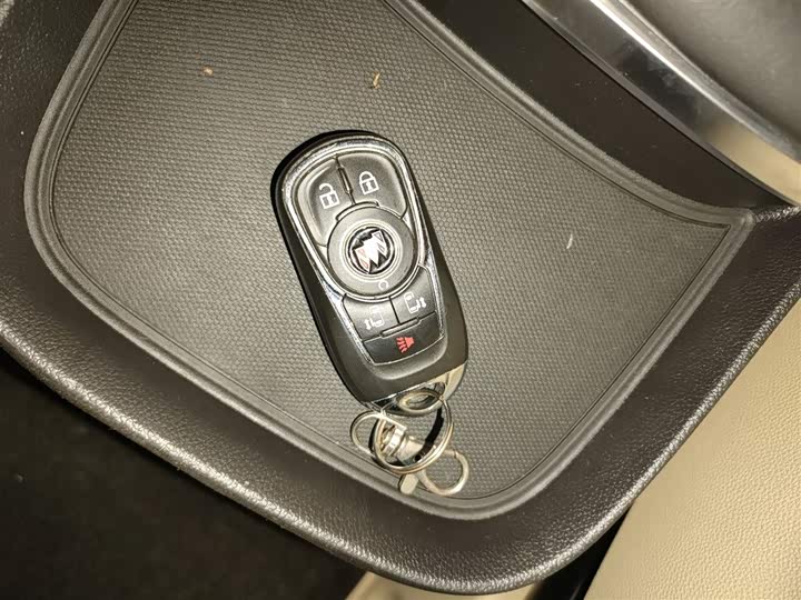 Фото 9 - Buick GL8 ES