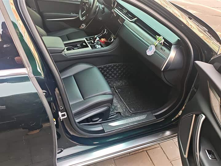 Фото 8 - Jaguar XF L