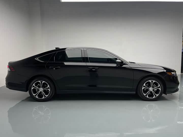 Фото 4 - Honda Accord