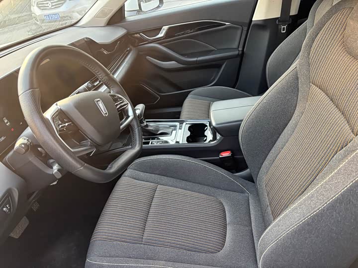 Фото 4 - Bestune B70